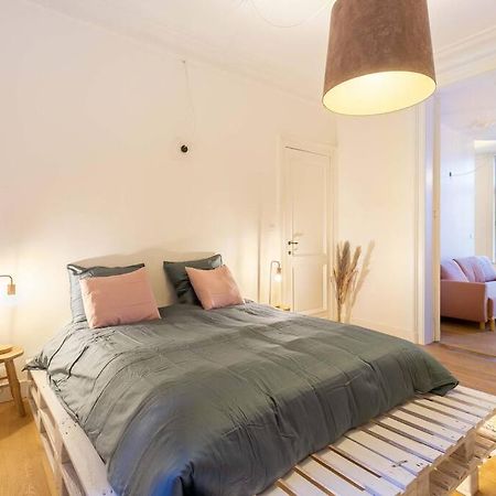 Pink Fairytale-Like Apartment Антверпен Екстериор снимка