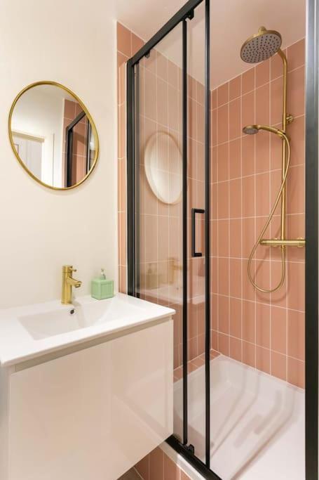 Pink Fairytale-Like Apartment Антверпен Екстериор снимка