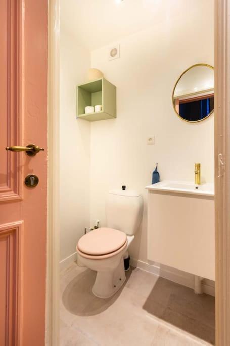 Pink Fairytale-Like Apartment Антверпен Екстериор снимка